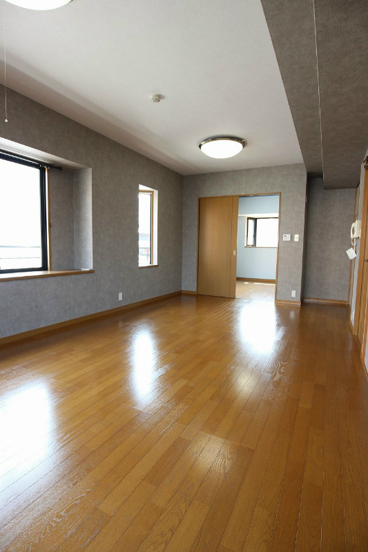 居室・リビング　同じ物件の別号室の写真です。ご参考下さい。