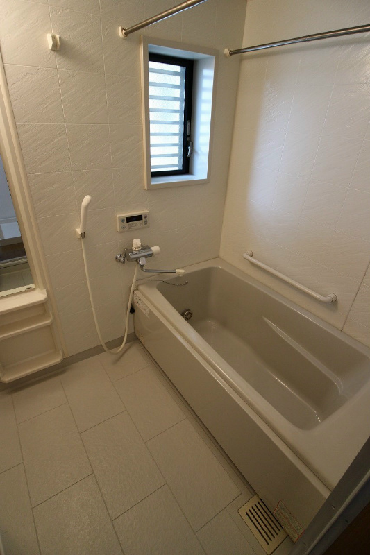 バス・シャワールーム　同じ物件の別号室の写真です。ご参考下さい。