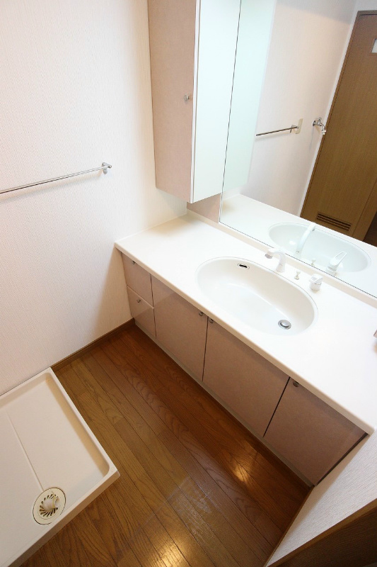 洗面設備　同じ物件の別号室の写真です。ご参考下さい。