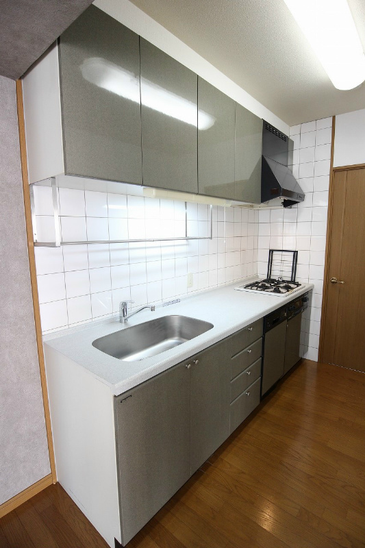 キッチン　同じ物件の別号室の写真です。ご参考下さい。