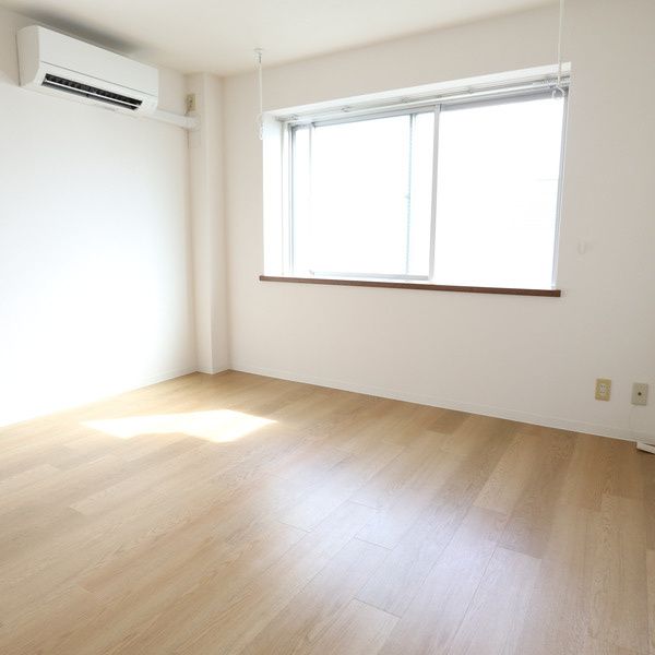 居室・リビング　☆明るい洋室☆