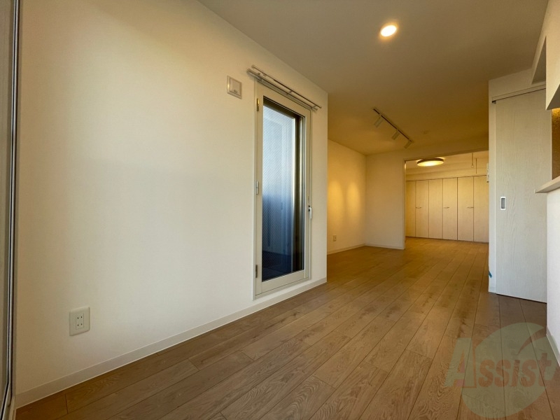 居室・リビング　リビングです。木目のフローリングが落ち着きますね。