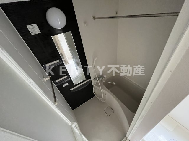 バス・シャワールーム　落ち着いた空間のお風呂です