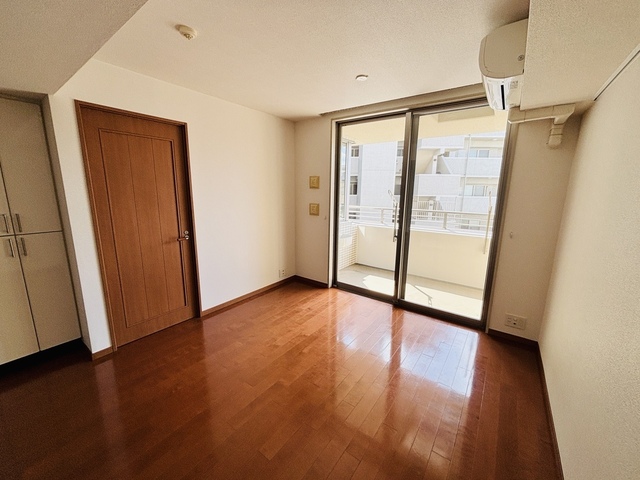 居室・リビング　※カーテンは賃貸に含まれません※前回募集時の写真です