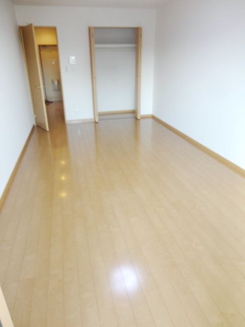 居室・リビング　★１０帖もあればダブルベッドにソファーも置けますね★