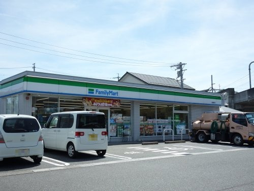 コンビニ　ファミリーマート 佐織諏訪店（コンビニ）まで244m