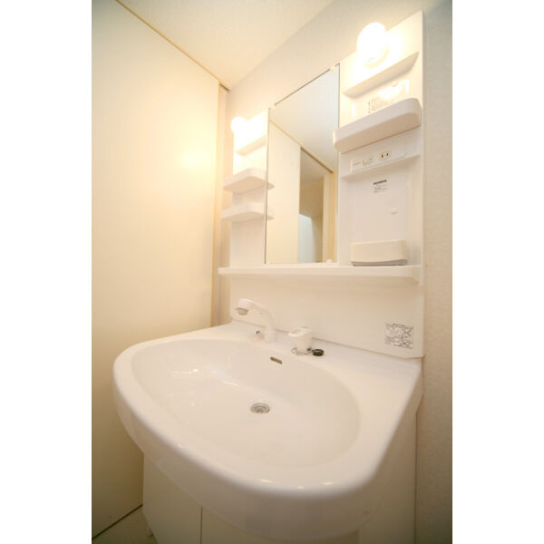 その他　※新築時、モデル家具での写真です、洗面台取替あり