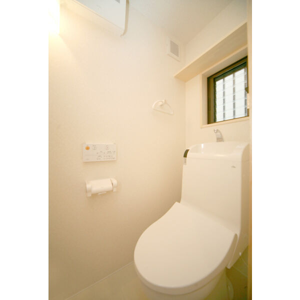 その他　※新築時、モデル家具での写真です、トイレ交換あり