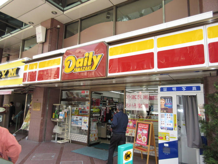 コンビニ　デイリーマート（コンビニ）まで120m