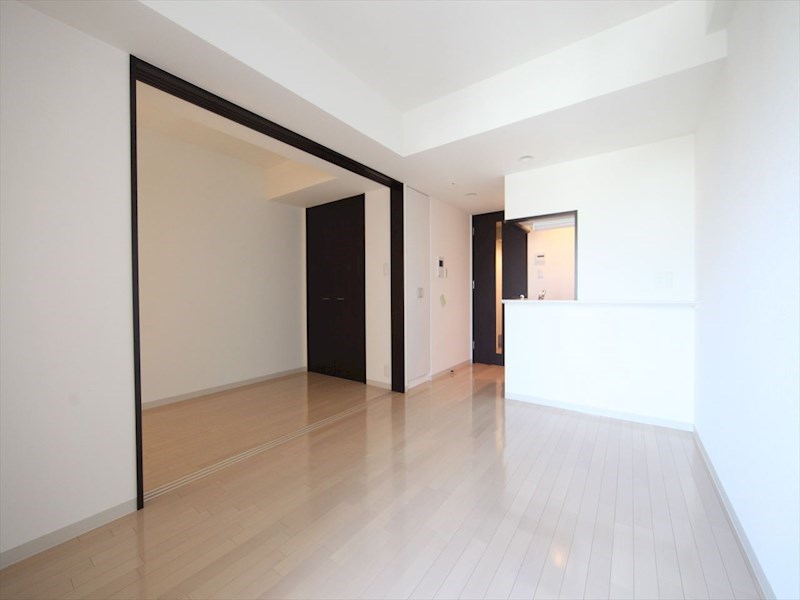 居室・リビング　ＬＤＫ9.2帖　洋室4帖とつなげても仕切っても使えます