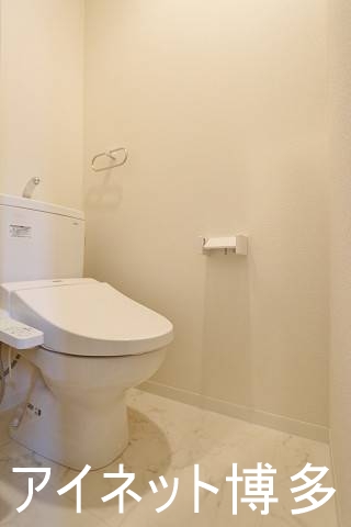 トイレ　嬉しい温水洗浄便座機能付き