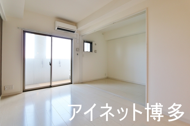 居室・リビング　広々リビングでゆっくりお過ごし下さい