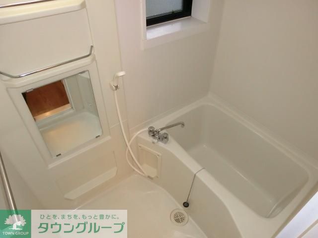 バス・シャワールーム　換気窓付いてます（同タイプ）