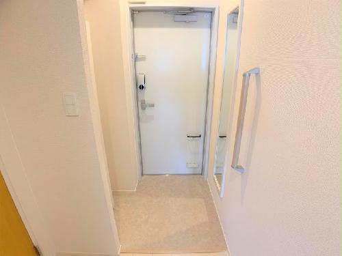 玄関　（反転あり）設備・使用は号室により異なり現況を優先致します。