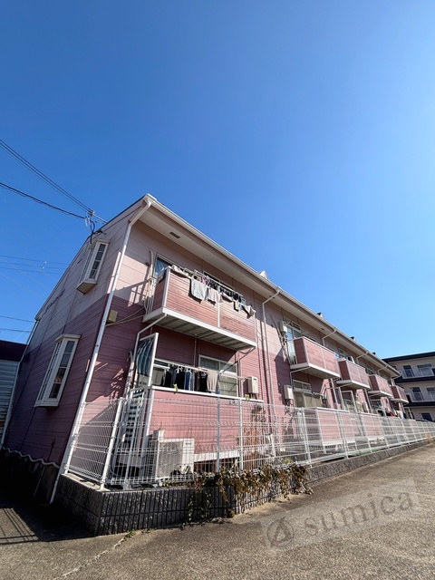 建物外観　スマートに佇むお家。毎日が楽しくなります。