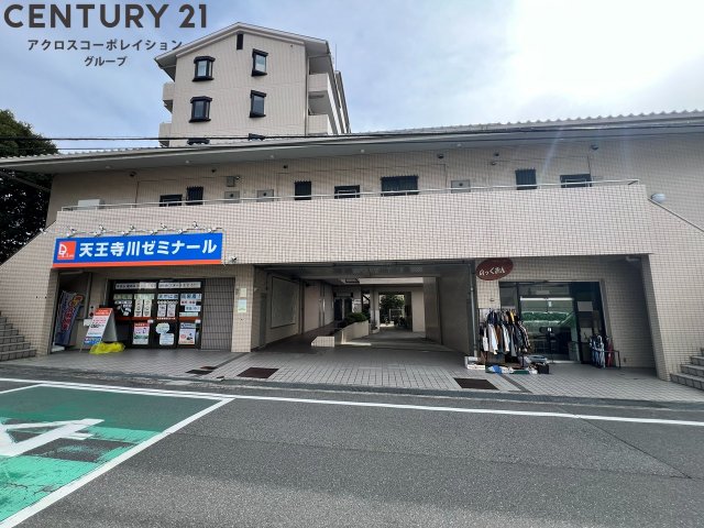 建物外観　エレベーターがついていて重い荷物も便利☆