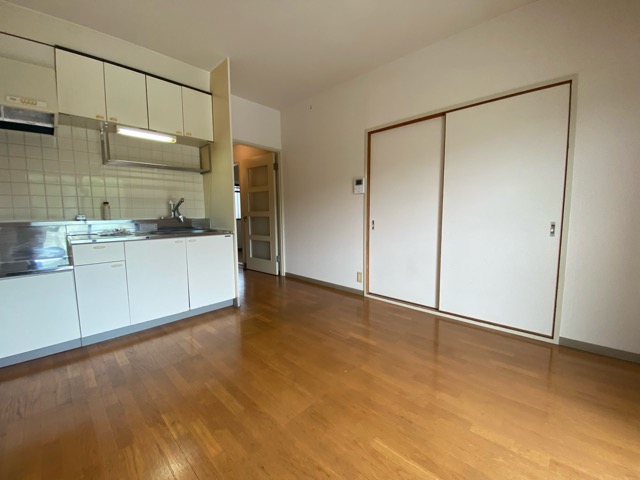 居室・リビング　南向きで日当たり良好なリビングです。