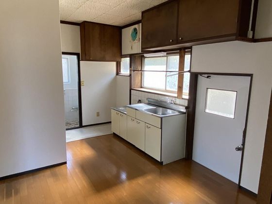 居室・リビング　※別号室の写真です。