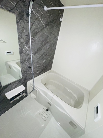 バス・シャワールーム　※別部屋の写真です