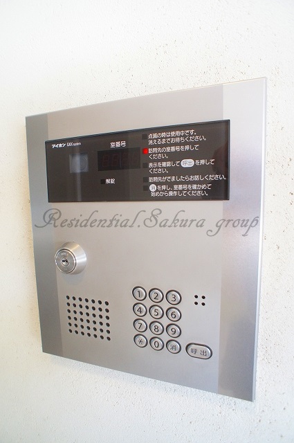 セキュリティ　不審者、勧誘員をシャットアウトできるオートロックです♪