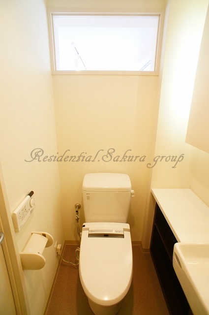 トイレ　落ち着いた色調のトイレです♪