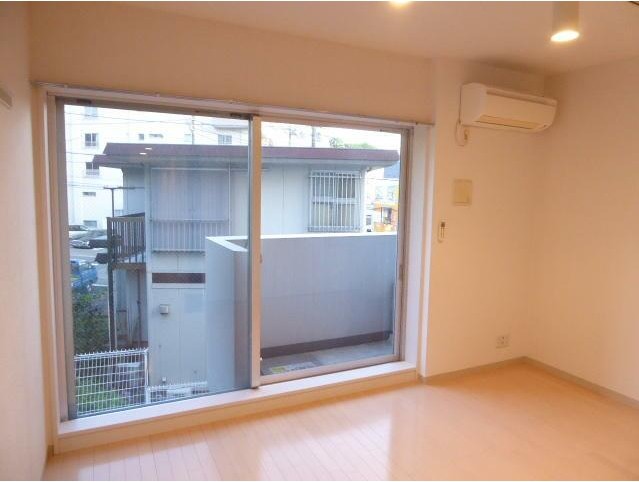 居室・リビング　こちらのリビングで趣味の時間をお楽しみください♪