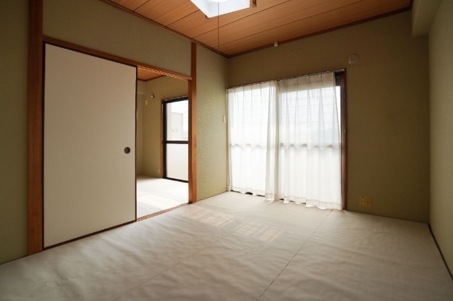 居室・リビング　同じ建物の別なお部屋