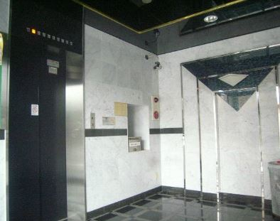 ロビー　建物の内部です