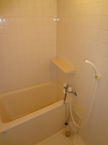 バス・シャワールーム　コンパクトで使いやすいお風呂です