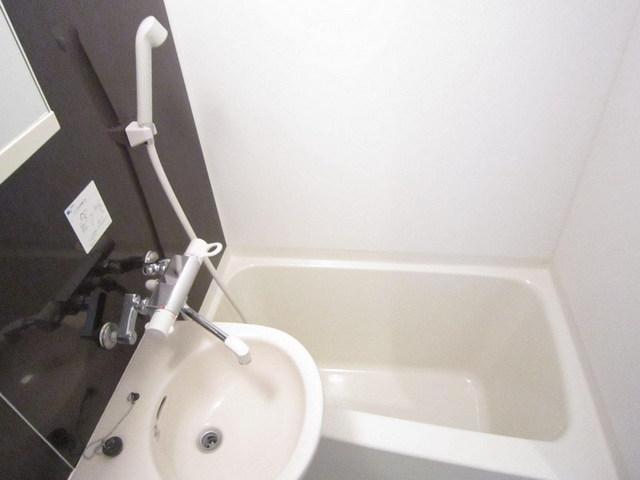 バス・シャワールーム　※他のお部屋のお写真です。