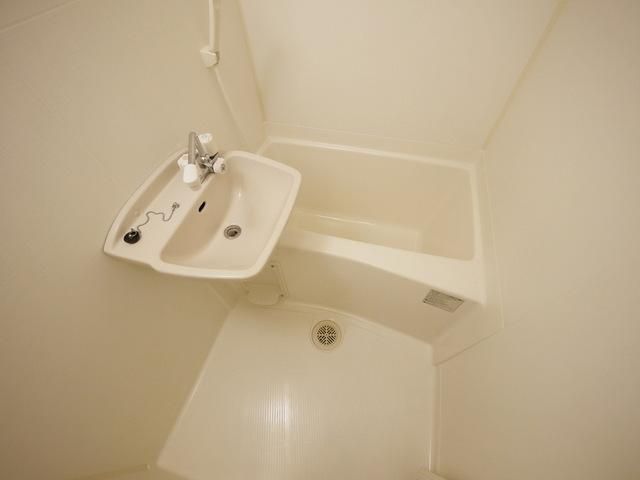 洗面設備　※同タイプの別室によるイメージです。