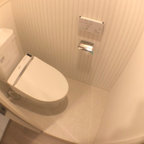 トイレ　温水洗浄便座機能付き♪