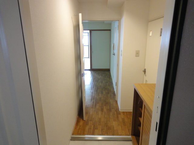 玄関　同物件別号室です。