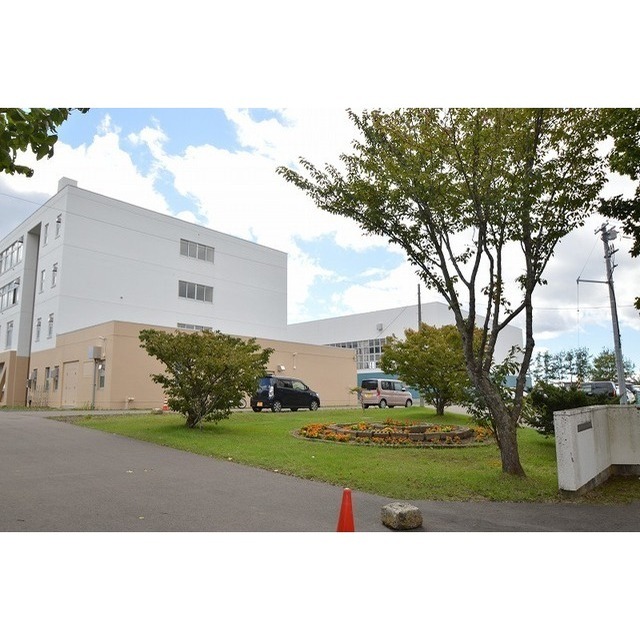 中学校　桜が丘中学校（中学校）まで350m