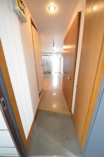 居室・リビング　☆玄関から☆