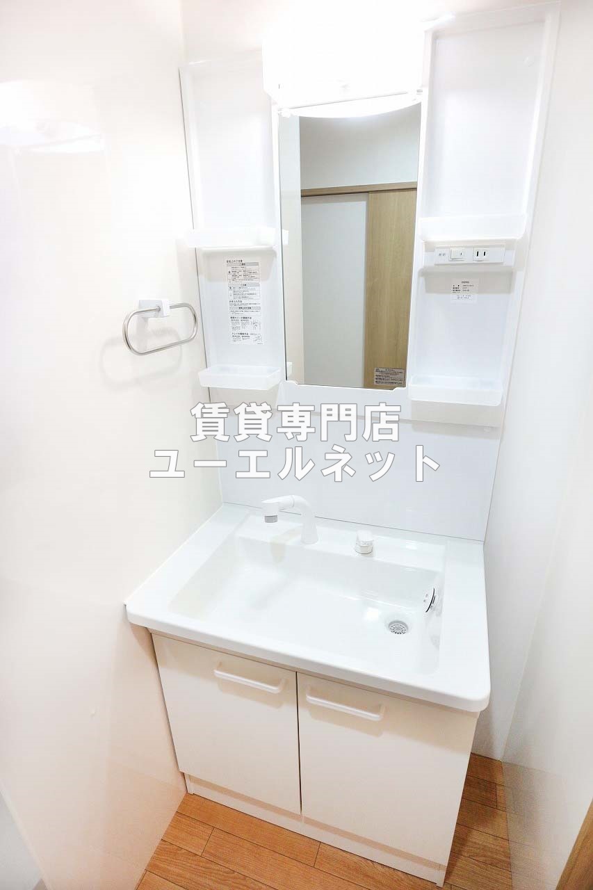 洗面設備　清潔感ある独立洗面台で毎日気持ちよく♪