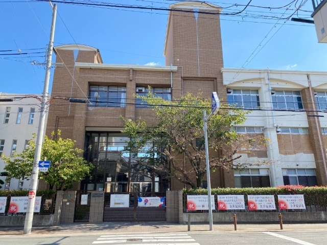 中学校　大阪市立高倉中学校（中学校）まで922m