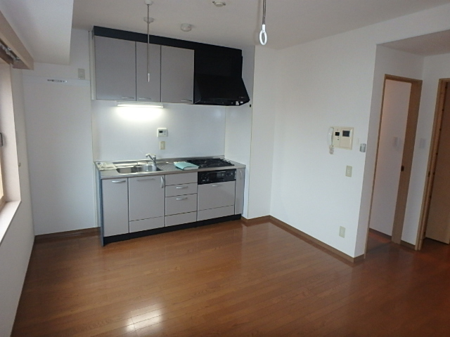 居室・リビング　ダイニングと洋室は引戸を開放して一体型のリビングにもなります