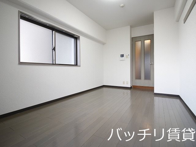 居室・リビング　画像は別号室イメージの為、現況を優先いたします。※当部屋は角