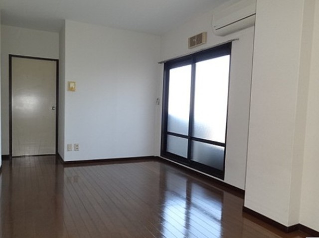 居室・リビング　★家具の配置も自由に出来る広々洋室★