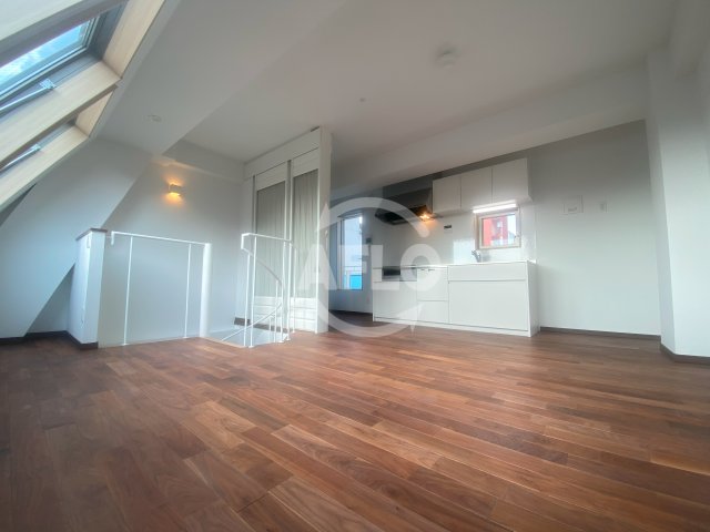 居室・リビング　Radiation Court　リビング