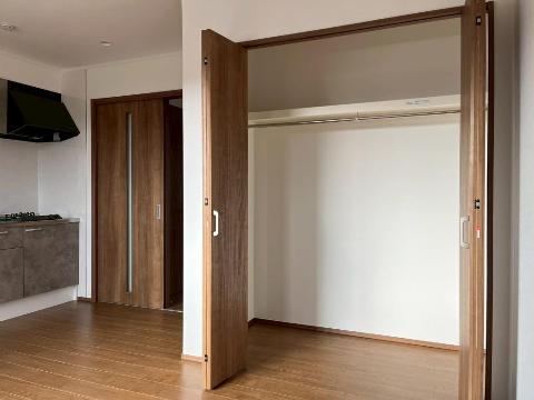 居室・リビング　室内