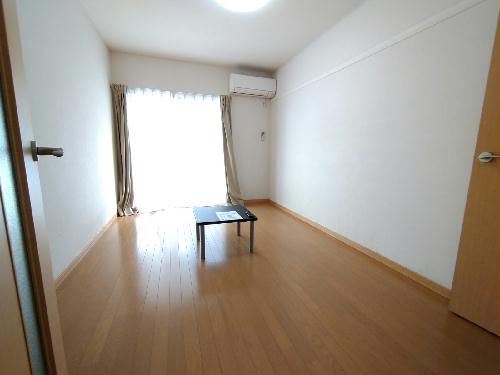 居室・リビング　2階以上は絨毯仕様です。