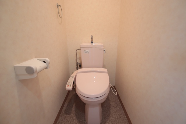 トイレ　※別室の参考写真の為、現況優先です。