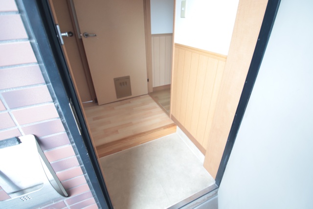 玄関　※別室の参考写真の為、現況優先です。