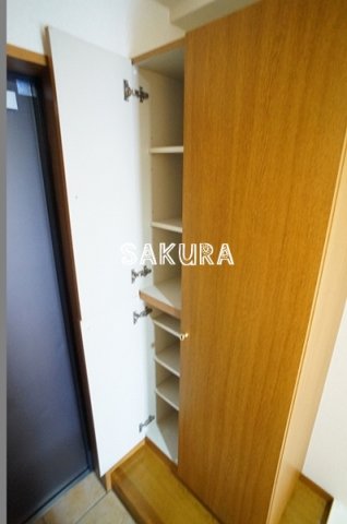 玄関　収納豊富なシューズボックスです♪