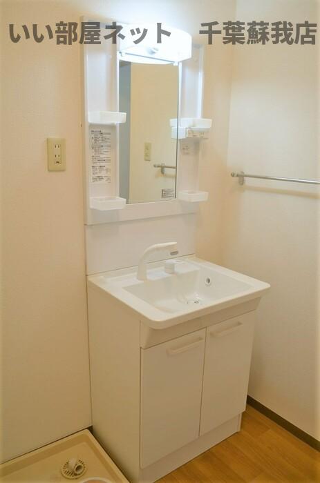 洗面設備　脱衣スペースもあります