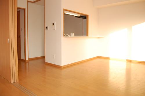 居室・リビング　リビング　人気のカウンターキッチンです。別号室参考写真