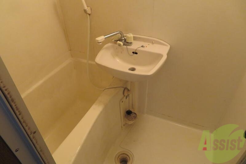 バス・シャワールーム　お風呂は洗い場も広くシャワー付きですー。