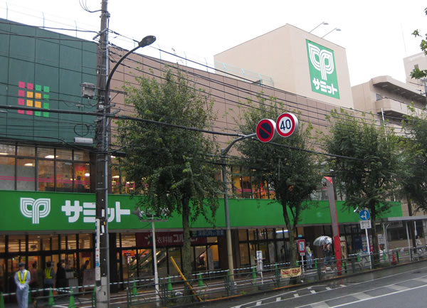 スーパー　ワッツウィズ和泉サミット店（スーパー）まで374m